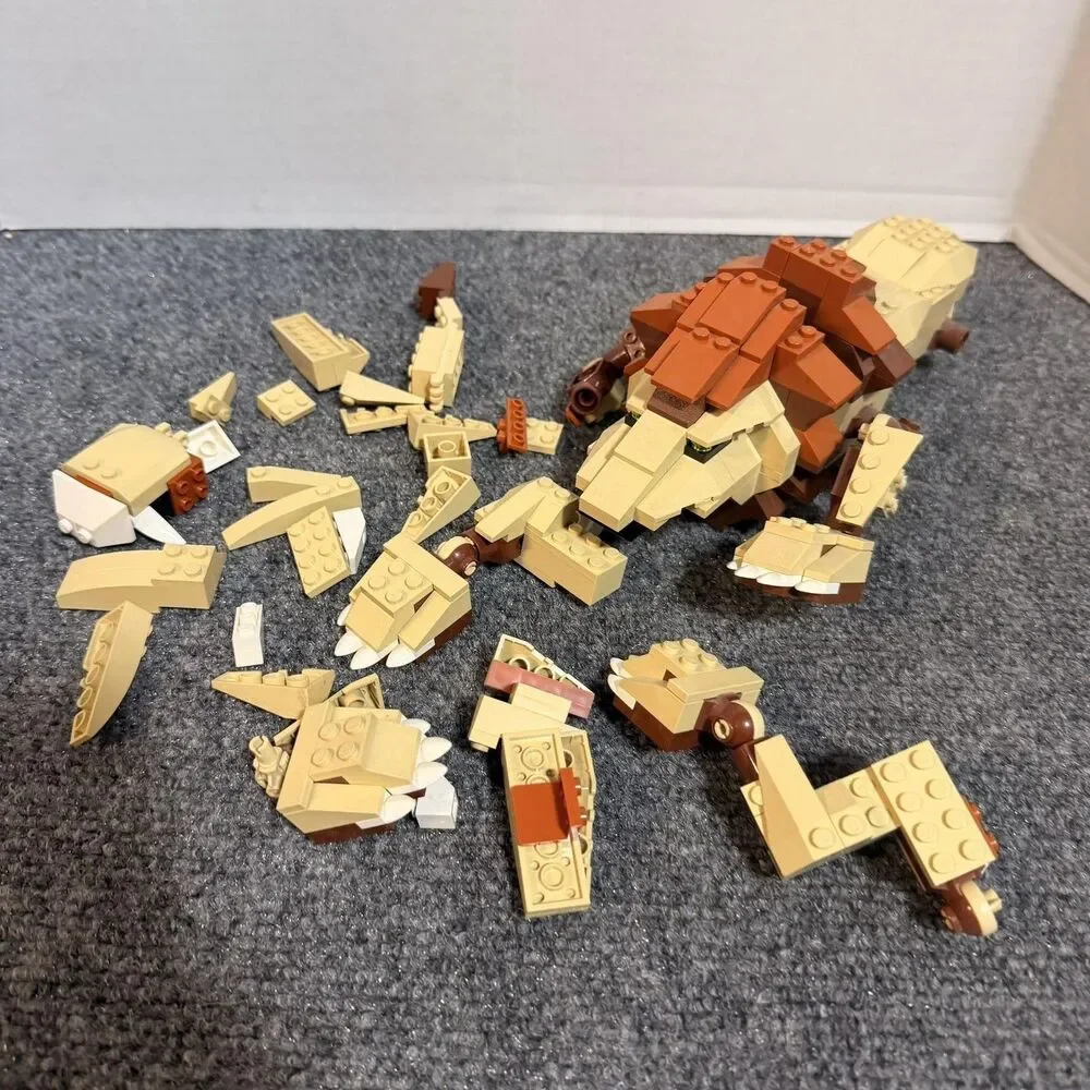 LEGO Designer Wild Junters 4884 Incomplete Set Parts